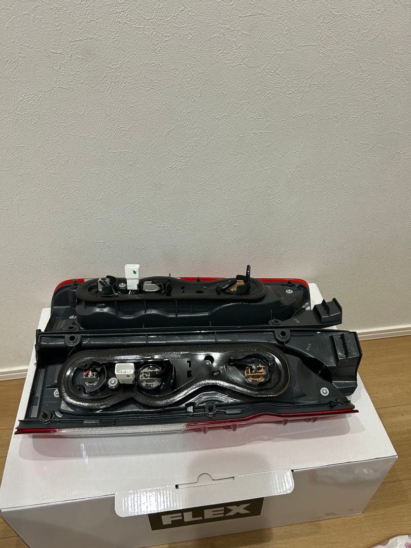 ハイエース　テールランプ　純正　8型　ダークプライム2 テールライト