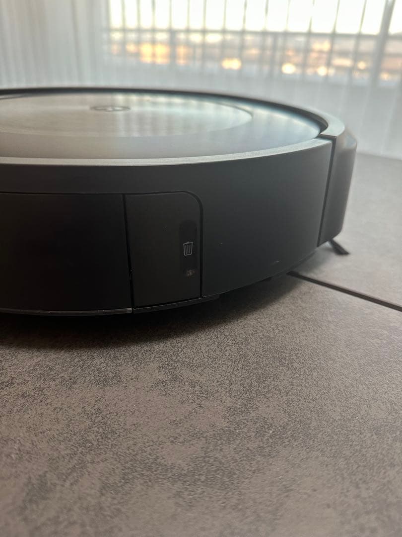 iRobot Roomba j7+ロボット掃除機