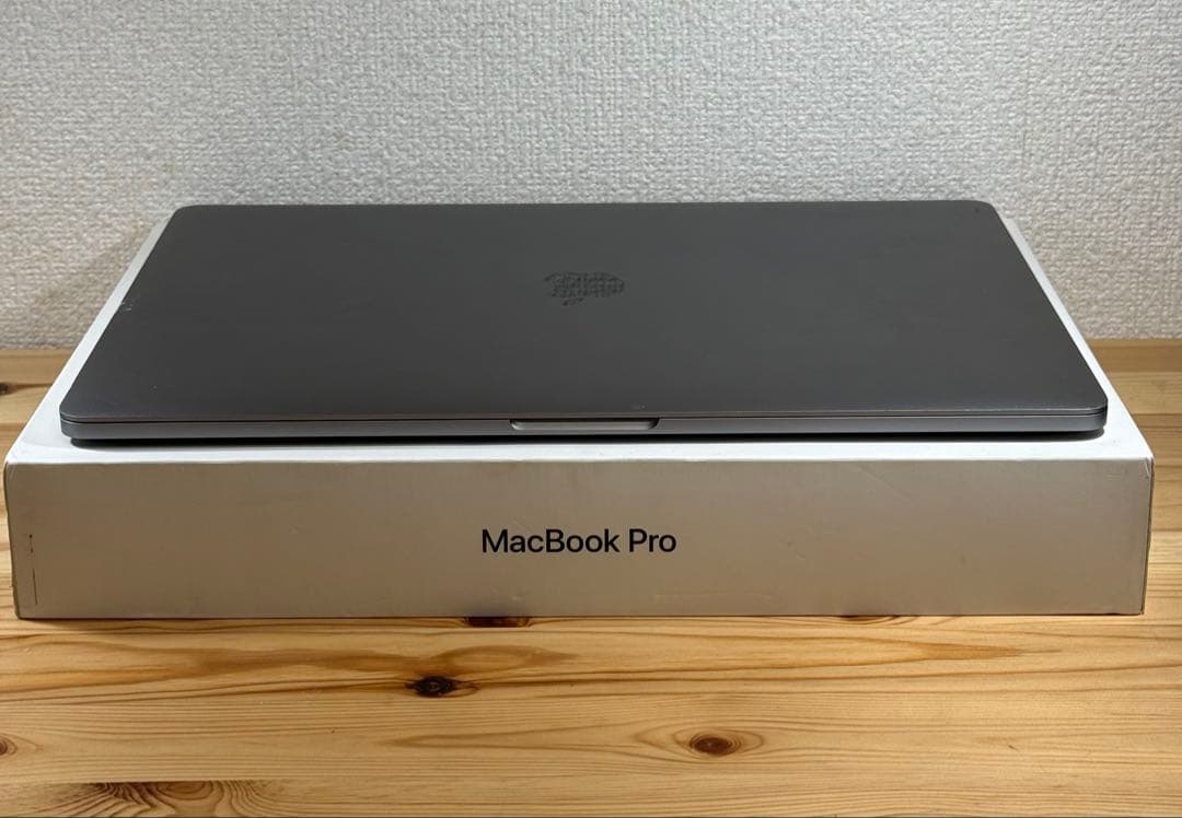 MacBook本体 Apple MacBook Pro 15 2018 i7/16GB/250Gb