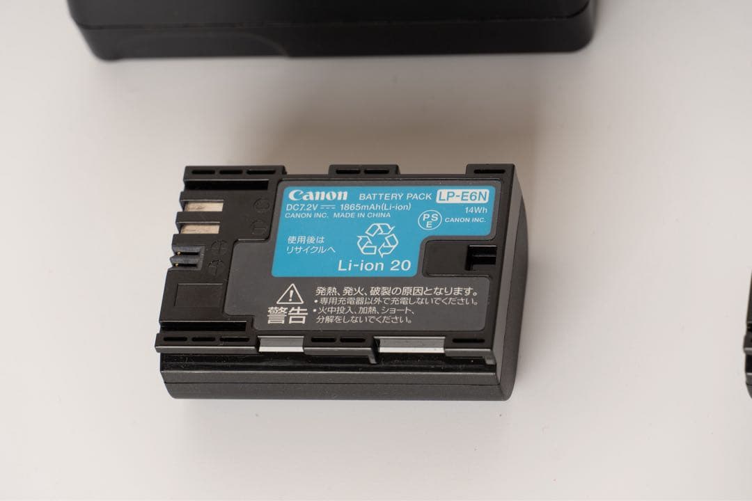 【訳あり】Canon EOS 6D Mark II ボディ・バッテリーレンズ