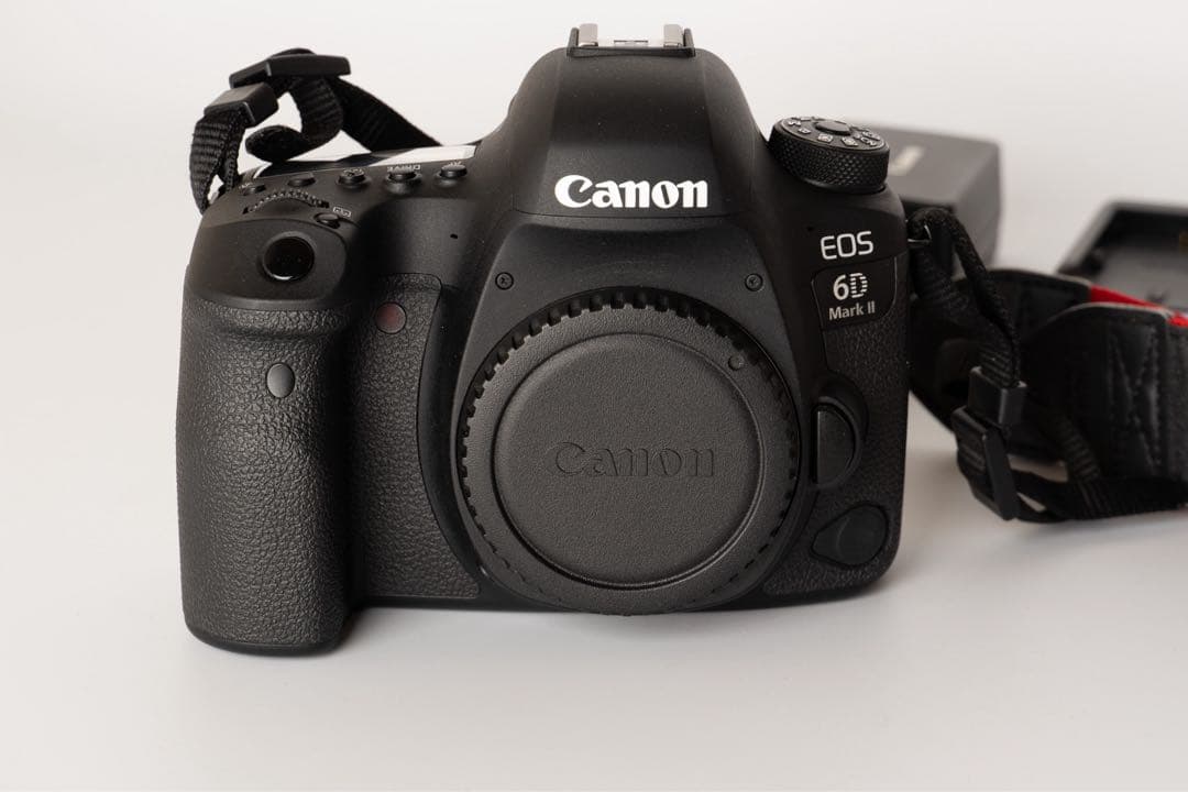 【訳あり】Canon EOS 6D Mark II ボディ・バッテリーレンズ