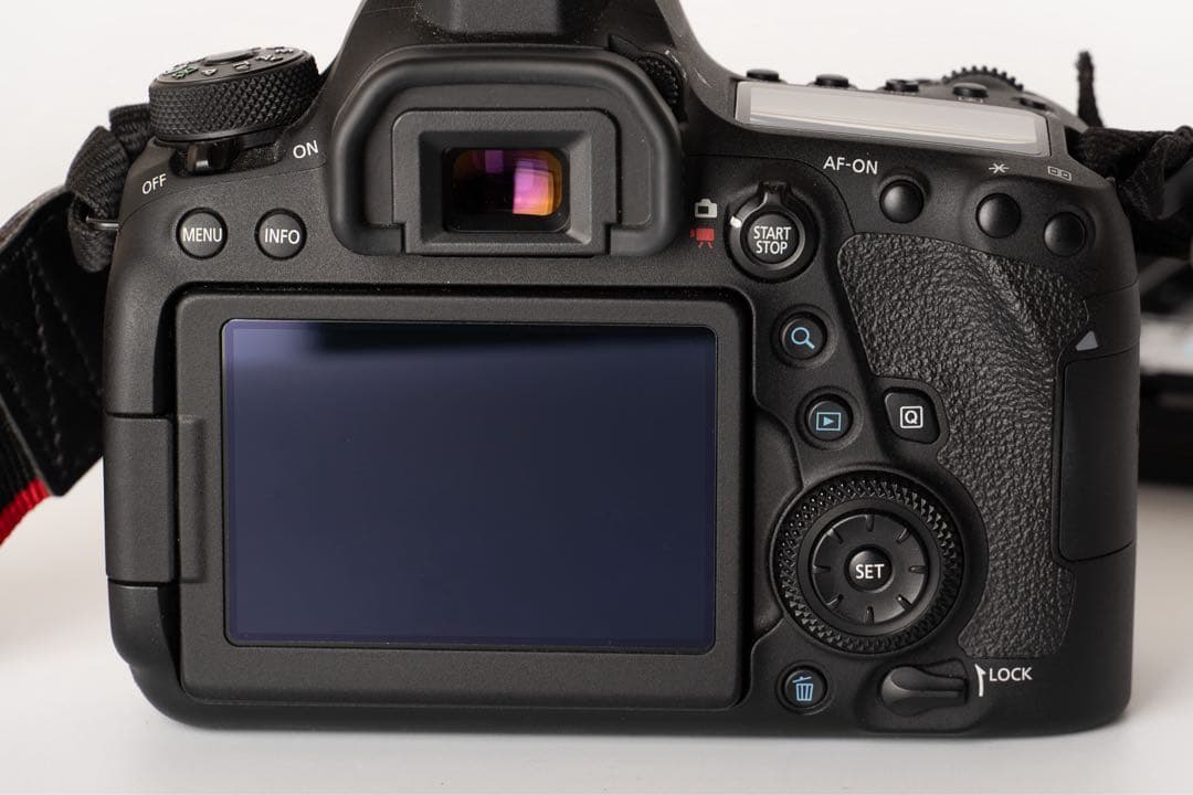 【訳あり】Canon EOS 6D Mark II ボディ・バッテリーレンズ