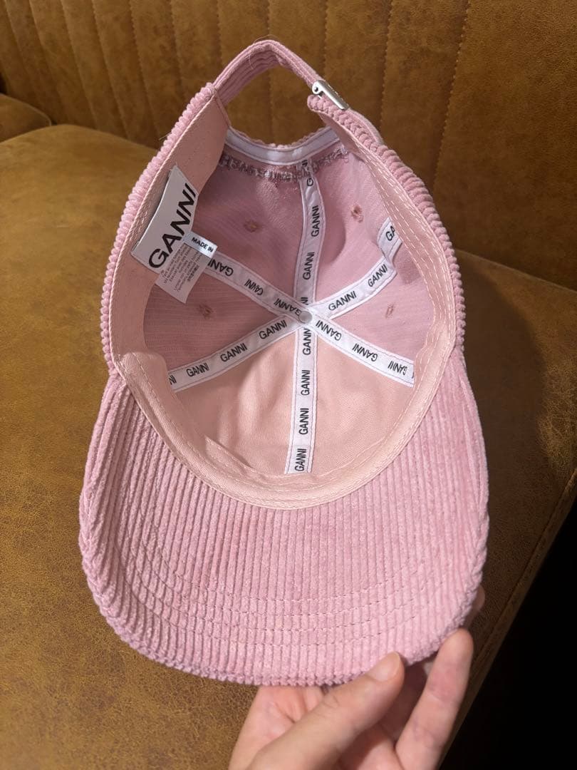 お値下げしました！GANNI コーデュロイ ピンクキャップ