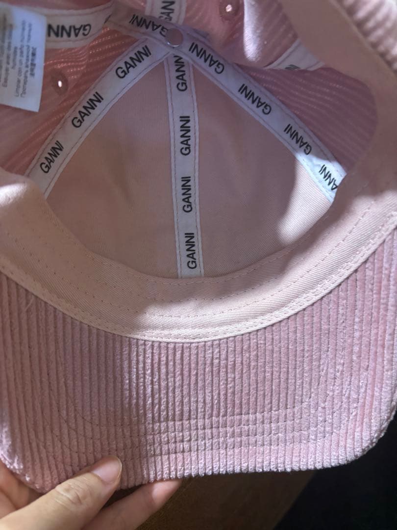 お値下げしました！GANNI コーデュロイ ピンクキャップ