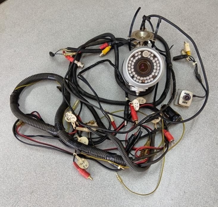 バリフォーカルレンズ搭載の小型カメラ☆LED照明付きで多用途に対応☆送料込価格！