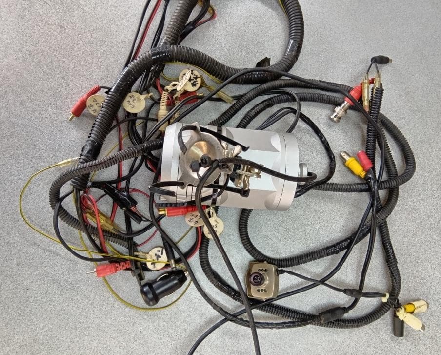 バリフォーカルレンズ搭載の小型カメラ☆LED照明付きで多用途に対応☆送料込価格！