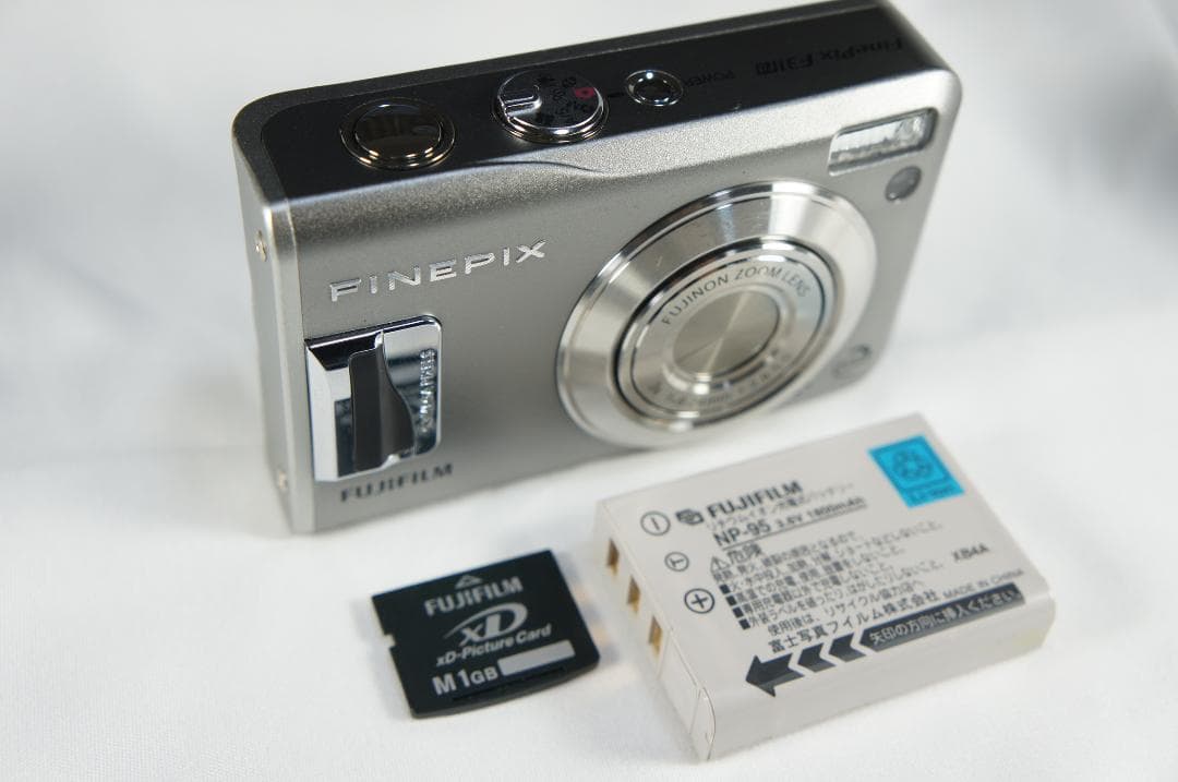 デジタルカメラ FUJIFILM FinePix F31fd
