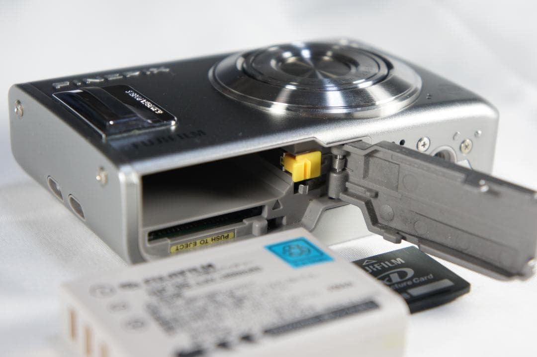 デジタルカメラ FUJIFILM FinePix F31fd