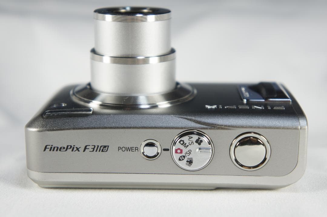 デジタルカメラ FUJIFILM FinePix F31fd