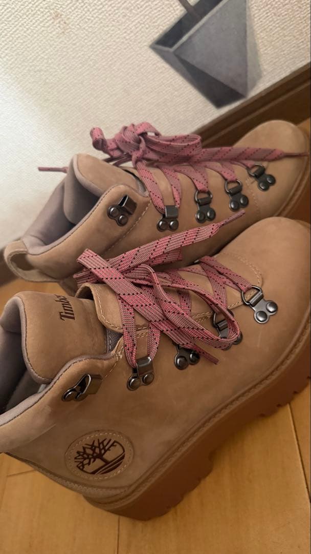 Timberland ベージュブーツ ピンク紐