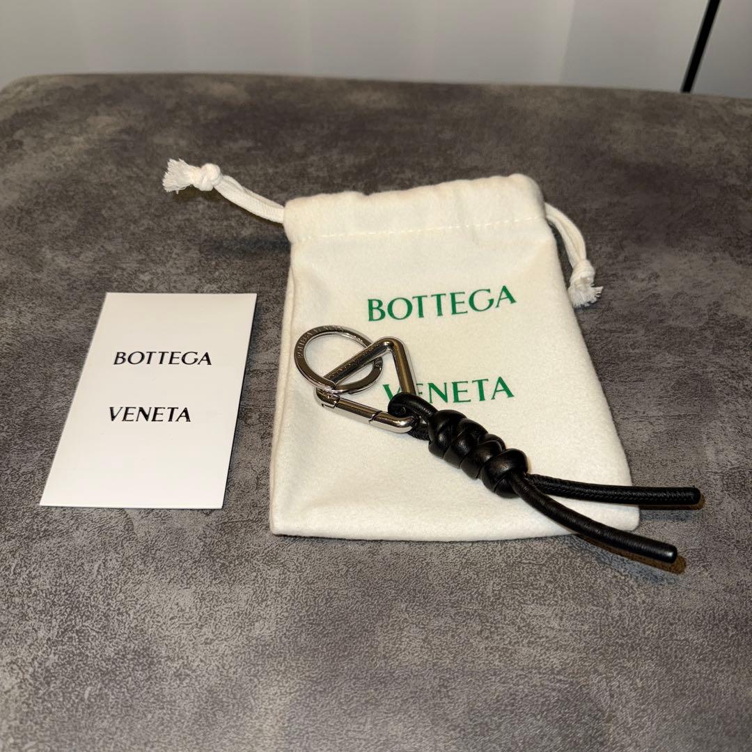 Bottega Veneta ブラックレザーキーホルダー