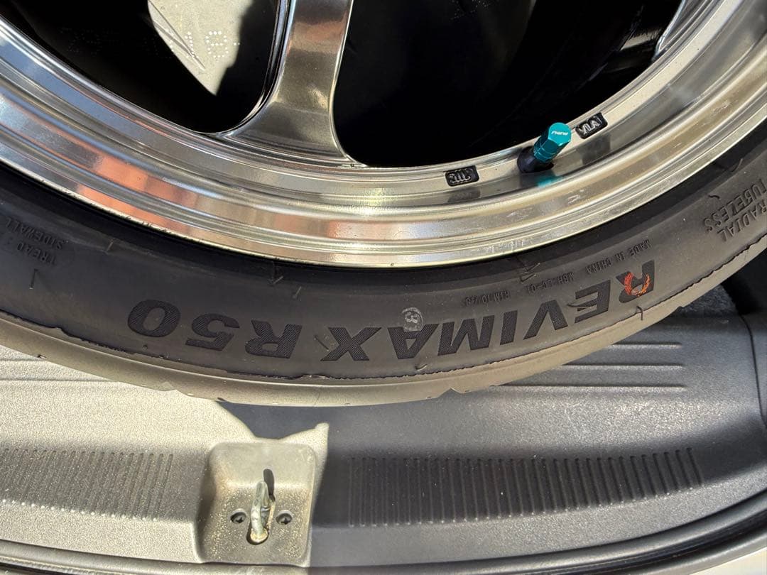 なお ADVAN RG-D2 10.5j 18インチ+35 PCD120