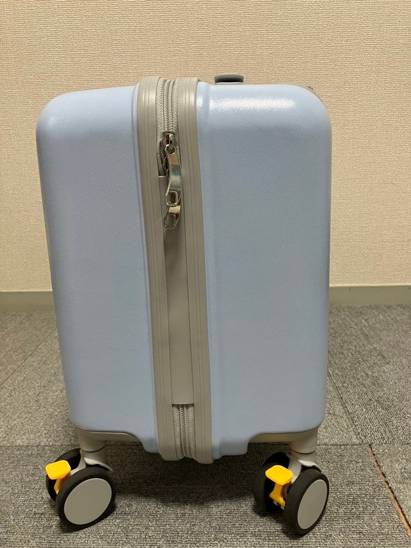 子供が乗れるキャリーケース/安心のベルト付き/ 機内持ち込み可　32L