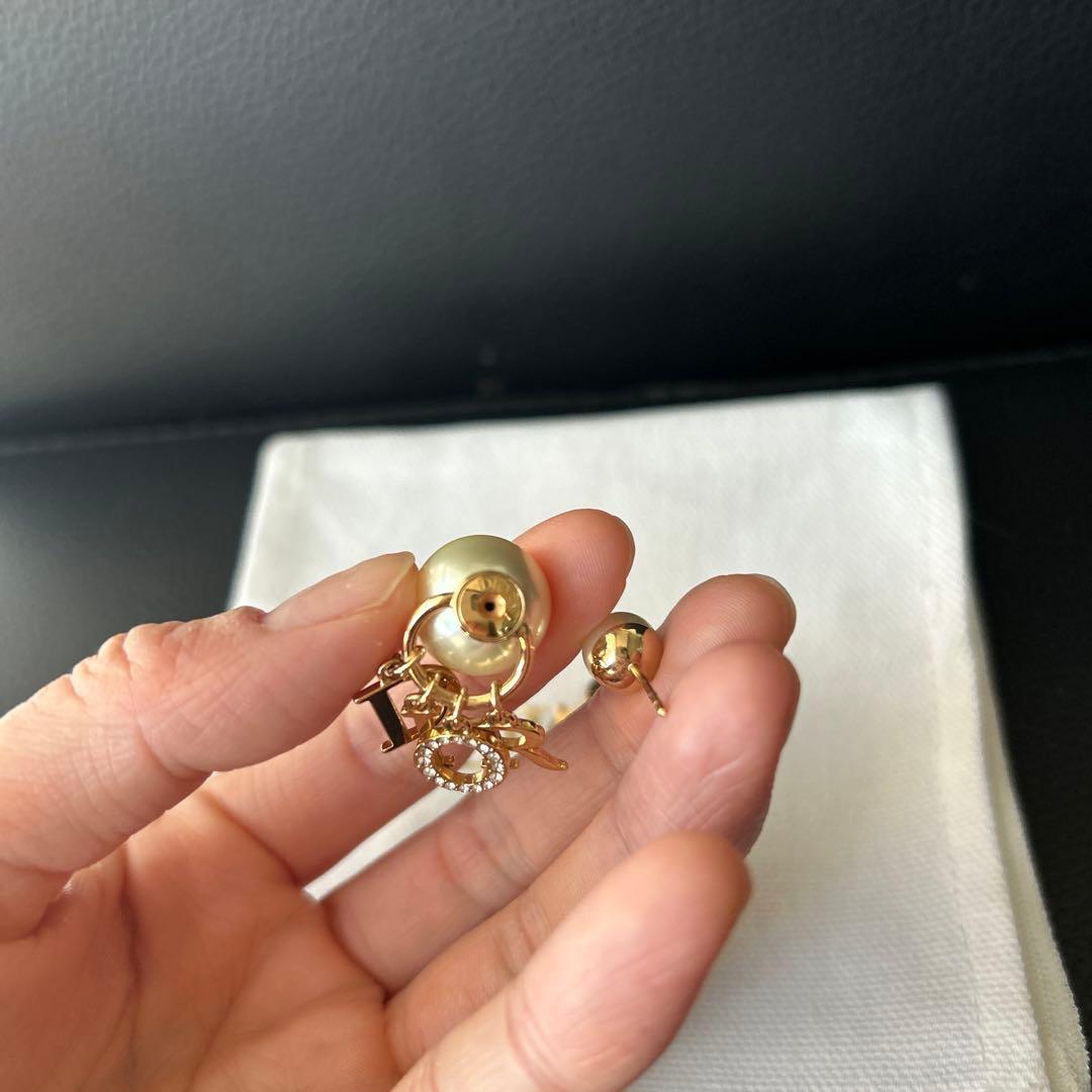Dior パール ロゴ ピアス