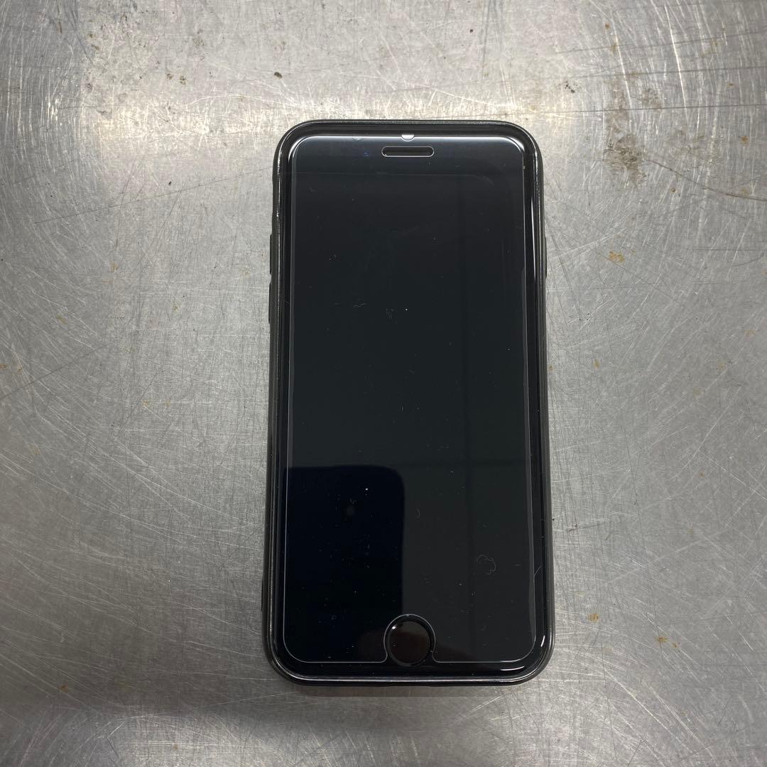 Apple iPhone 8 スペースグレー本体2