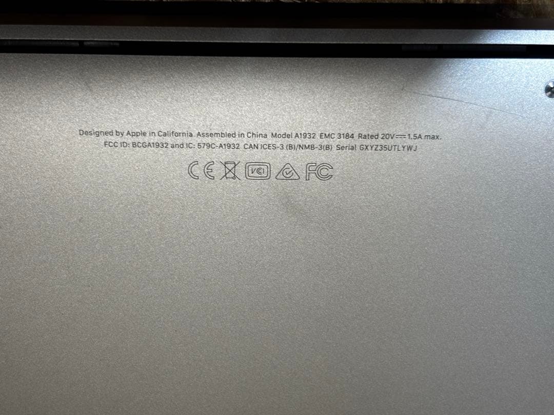 Mac book Air A1932 初期化済み 動作品