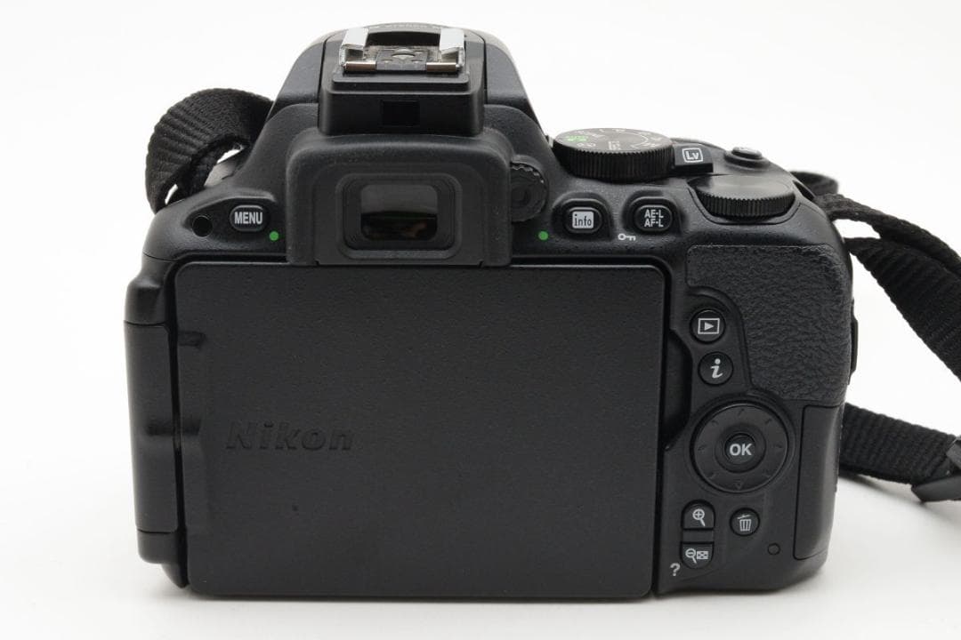 美品 Nikon　D5500　ダブルレンズ 　Wi-Fi搭載 SD32GB