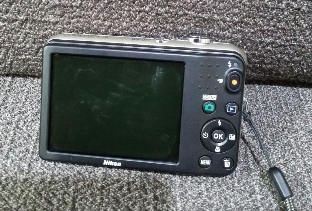 Nikon　COOLPIX L28　コンパクトデジタルカメラ　SDカードポーチ付