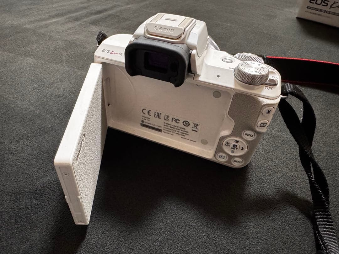 Canon EOS Kiss M ホワイト レンズ付き