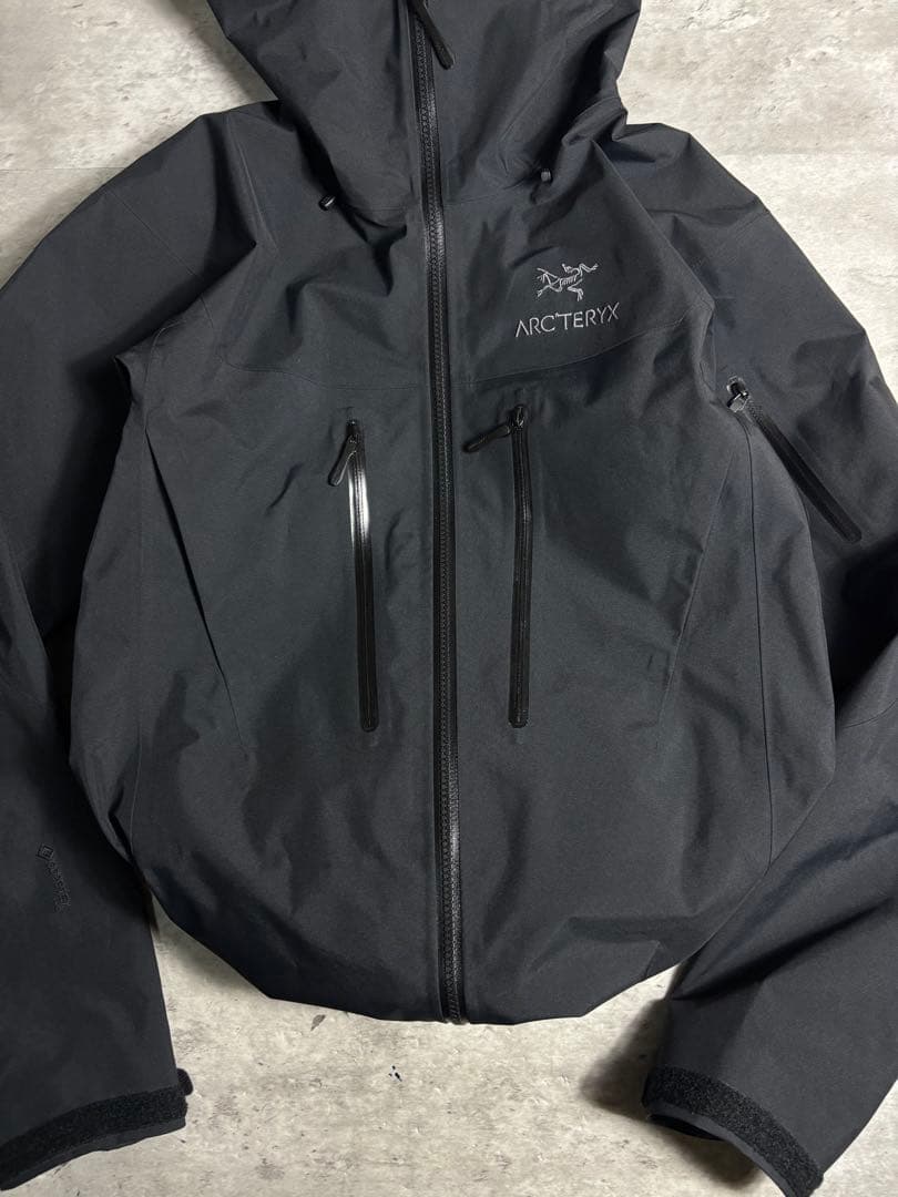 現行モデル ARC'TERYX ALPHA SV JACKET