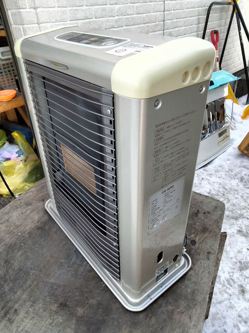 サンポットFF石油ストーブゼータス！品番「FFR‐562SX」2012年式中古品