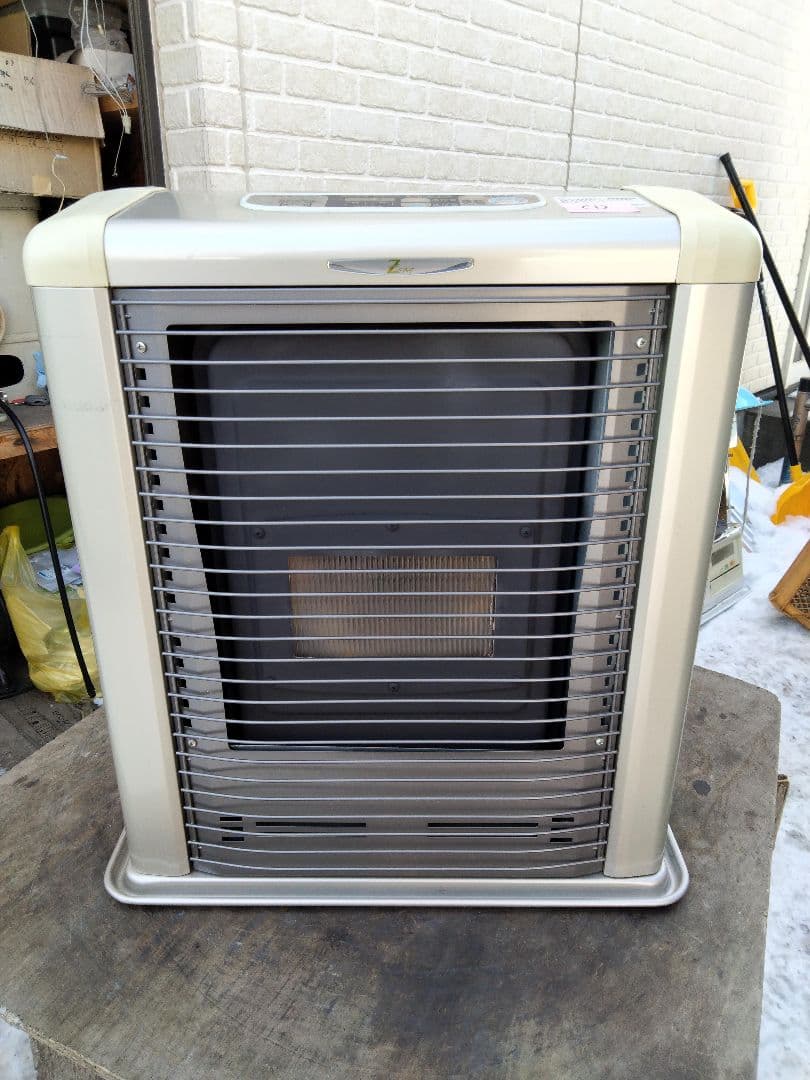 サンポットFF石油ストーブゼータス！品番「FFR‐562SX」2012年式中古品