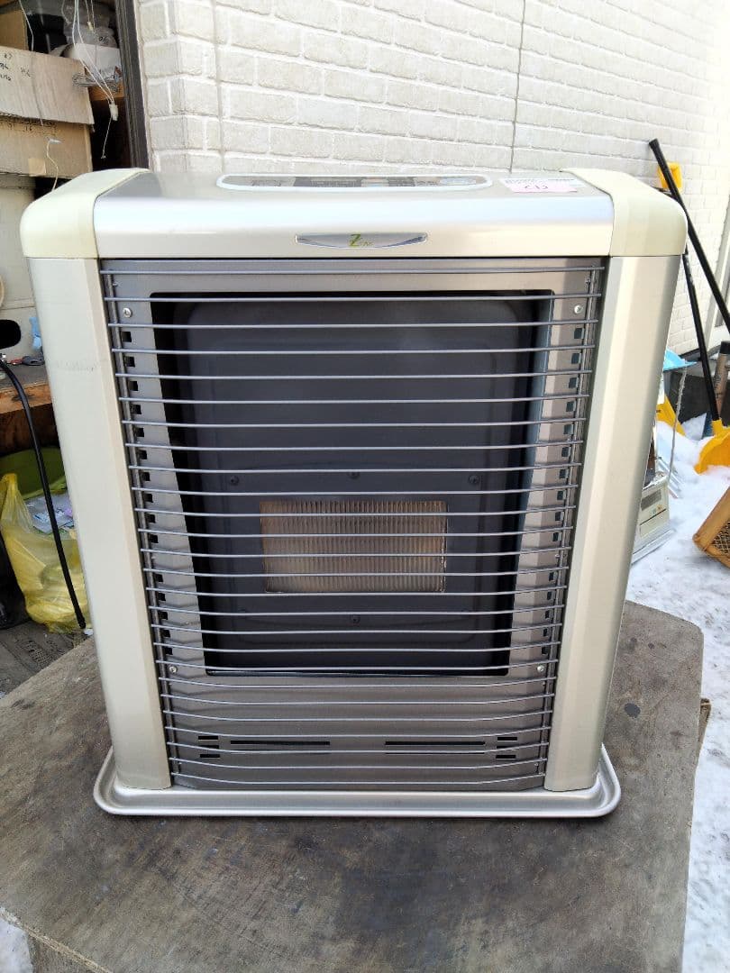 サンポットFF石油ストーブゼータス！品番「FFR‐562SX」2012年式中古品