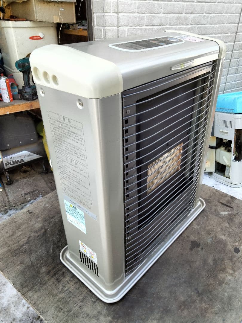 サンポットFF石油ストーブゼータス！品番「FFR‐562SX」2012年式中古品