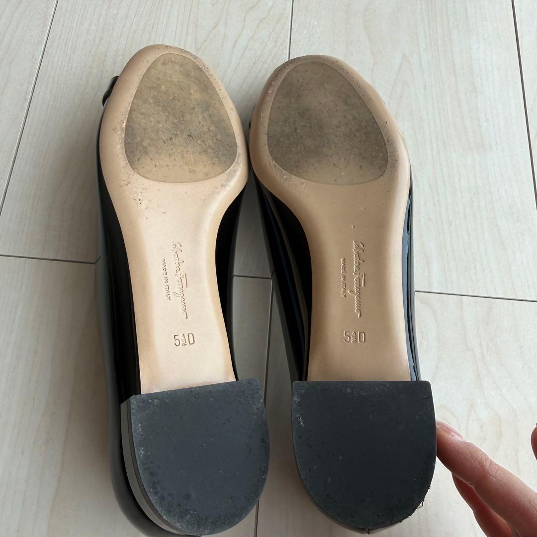 フェラガモ　フラットシューズ　パンプス　靴　レディース　黒　エナメル　23