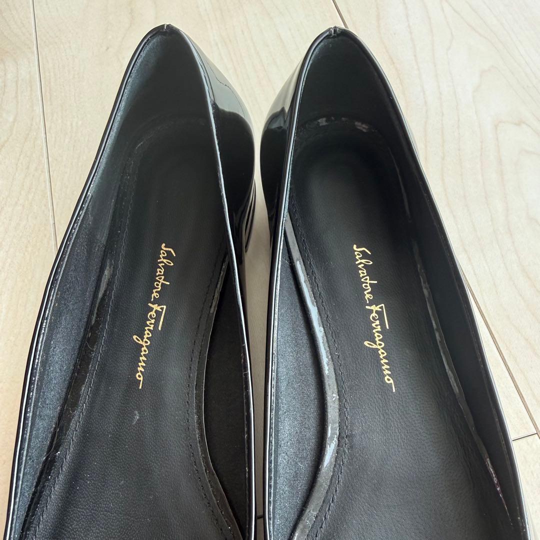 フェラガモ　フラットシューズ　パンプス　靴　レディース　黒　エナメル　23