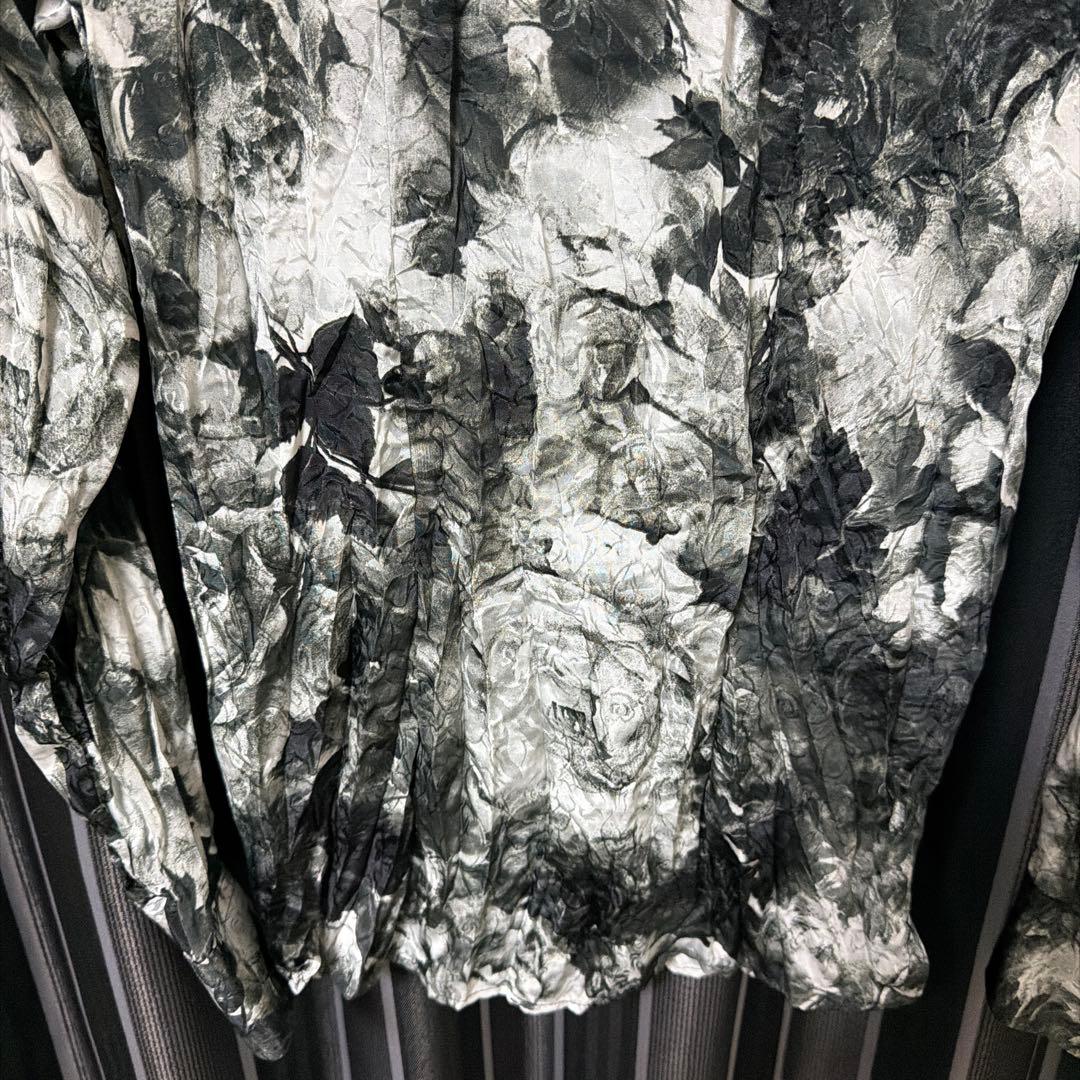 トルネードマート　シワ加工　シャドーローズモノトーンフラワードレスシャツ