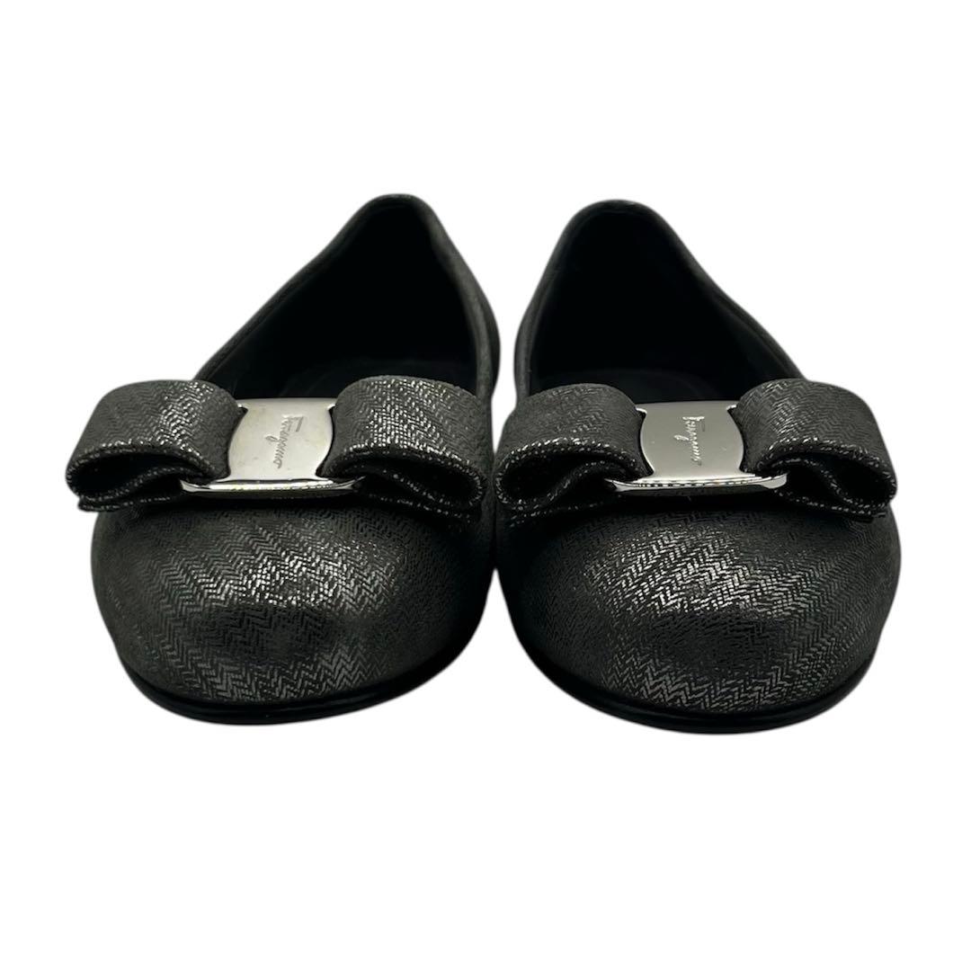 【極美品】Ferragamo⭐︎パンプス⭐︎22.5cm⭐︎シルバー⭐︎ほぼ未使用