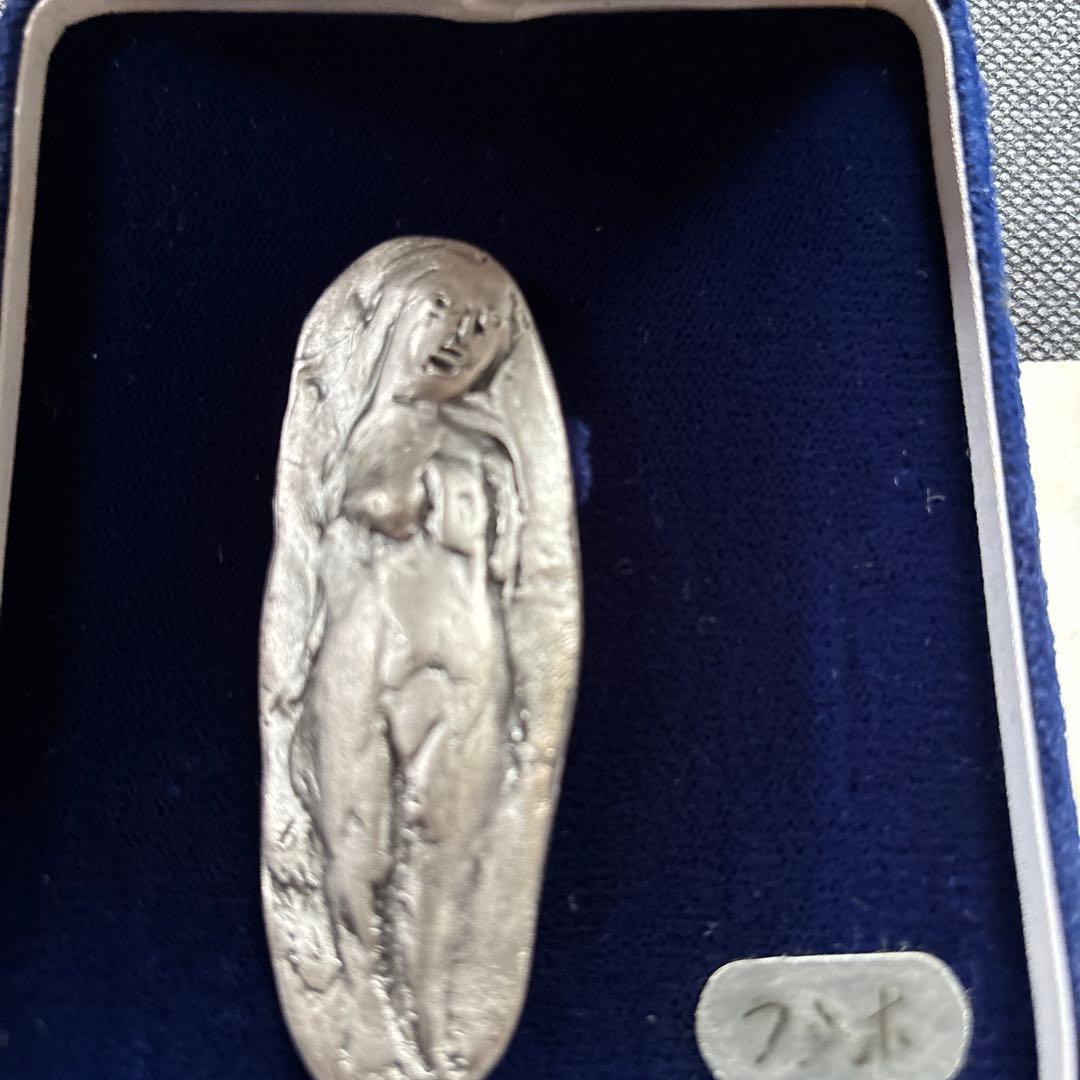 彫刻家　掛井五郎　ブローチ