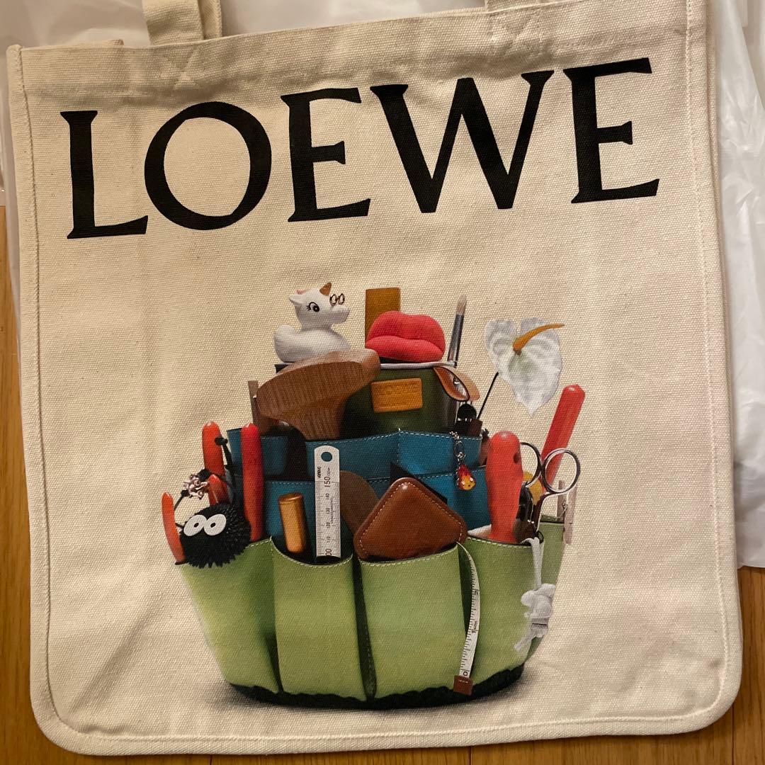 LOEWE グラフテッド・ワールド展限定トートバッグ　ショッパー＆限定チャーム付