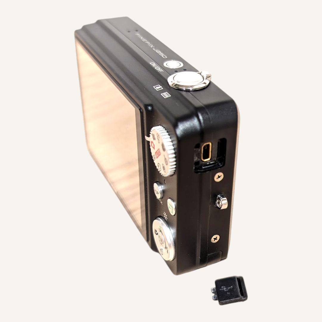 美品 動作確認済 FUJIFILM J250 デジカメ ブラック 充電器