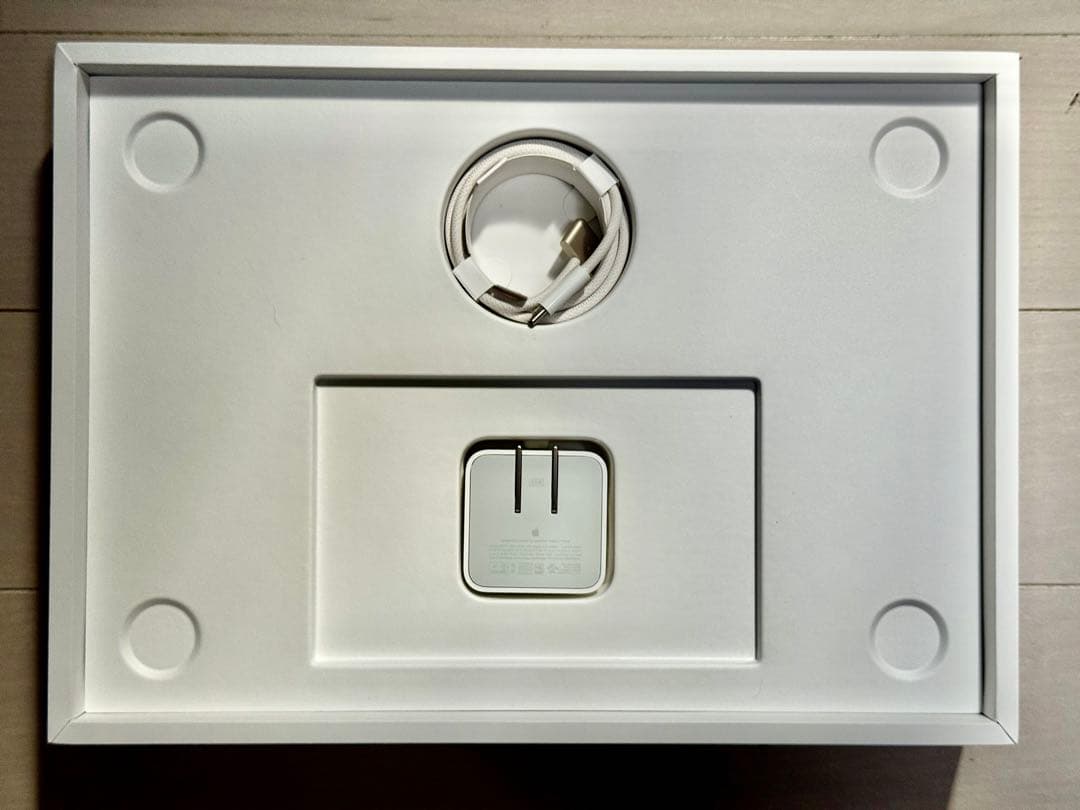 MacBook Air 13インチ M3/24GB/1TB スターライト美品