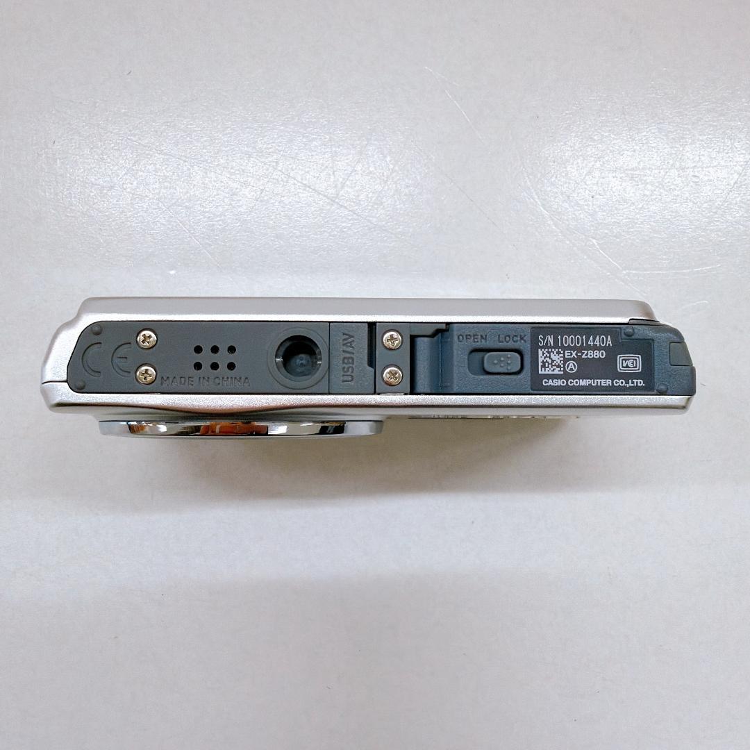 【極美品】CASIO カシオ EXILIM EX-Z880 シルバー デジカメ