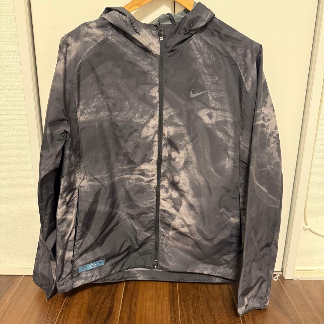 【新品未使用】Nike ナイロンジャケット Storm-Fit
