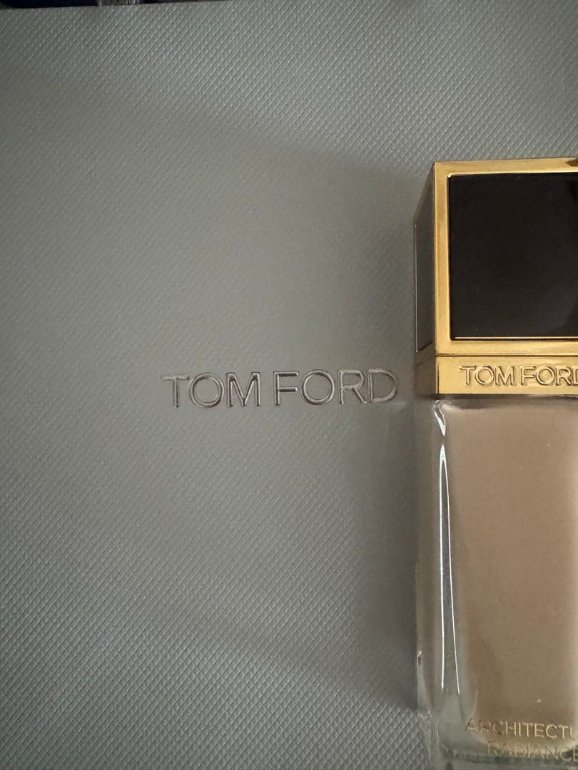 アーキテクチャー ラディアンス ハイドレーティング ファンデーション