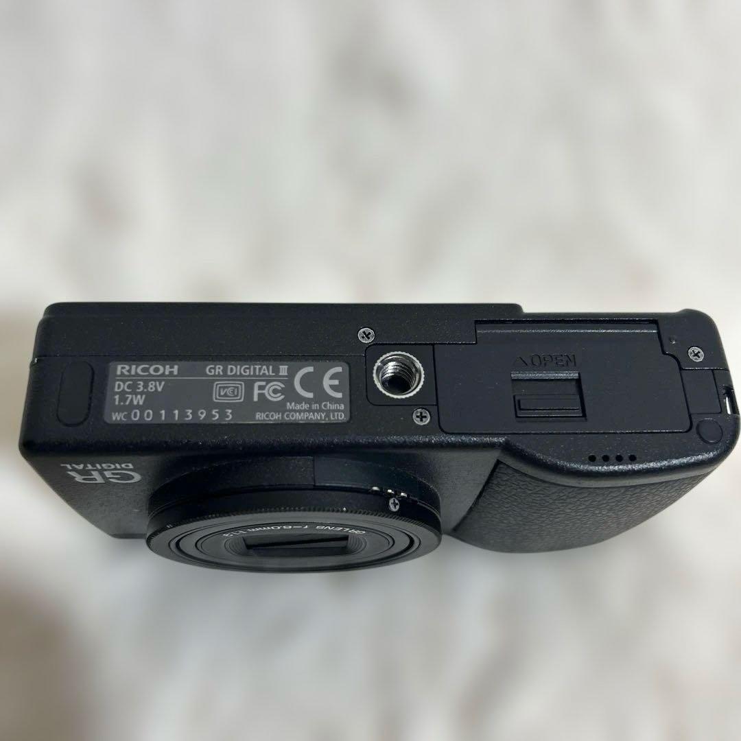 【極美品】RICOH GR DIGITAL III デジタルカメラ