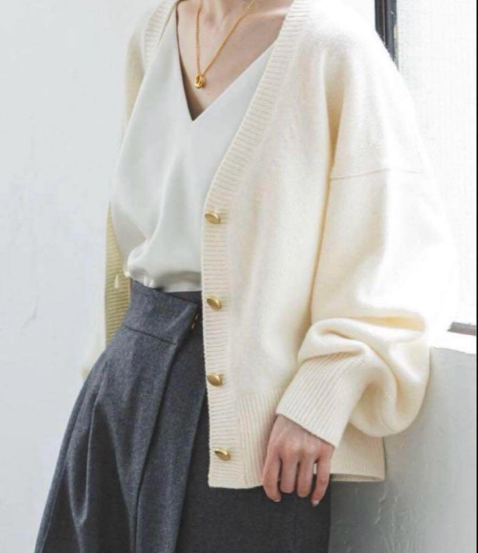 新品未使用タグ付き　NOBLE カシミヤ混Vネックパフスリーブカーディガン　白