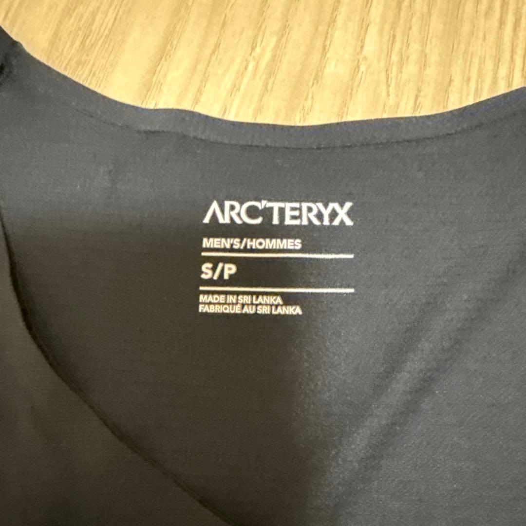 ARC'TERYX ノーバン　ダウンワードロゴ　タンク　メンズ S/P