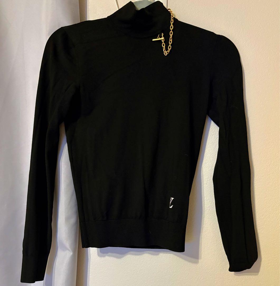 LOUIS VUITTONショルダーディテールタートルネックセーター