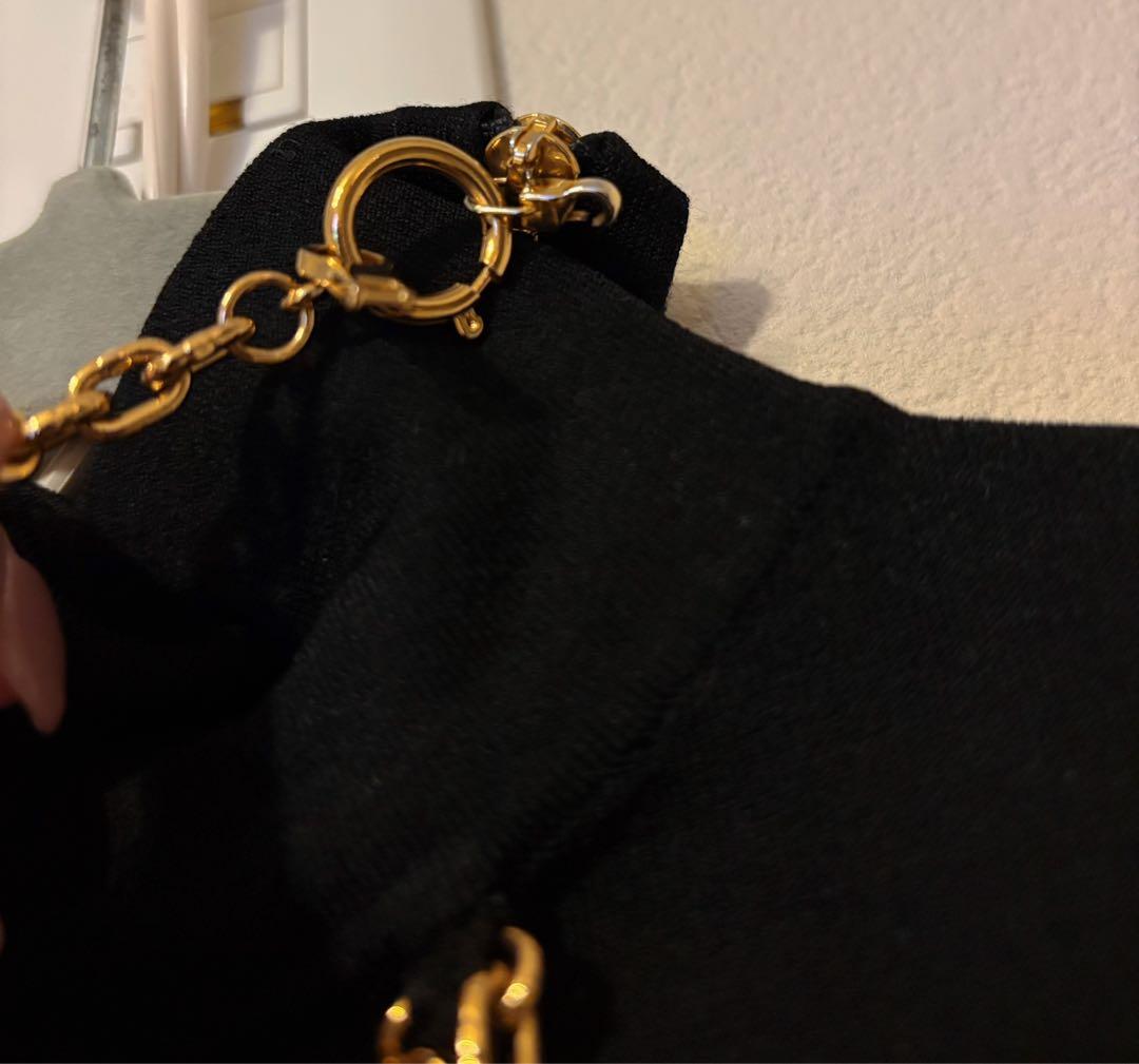 LOUIS VUITTONショルダーディテールタートルネックセーター