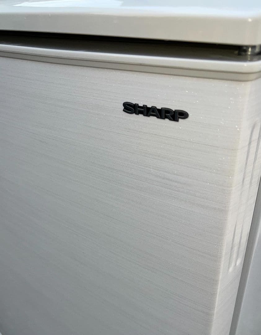 特価シャープ 冷凍冷蔵庫 137L 横縞模様付け替えどっちもドア自動霜取り機能付