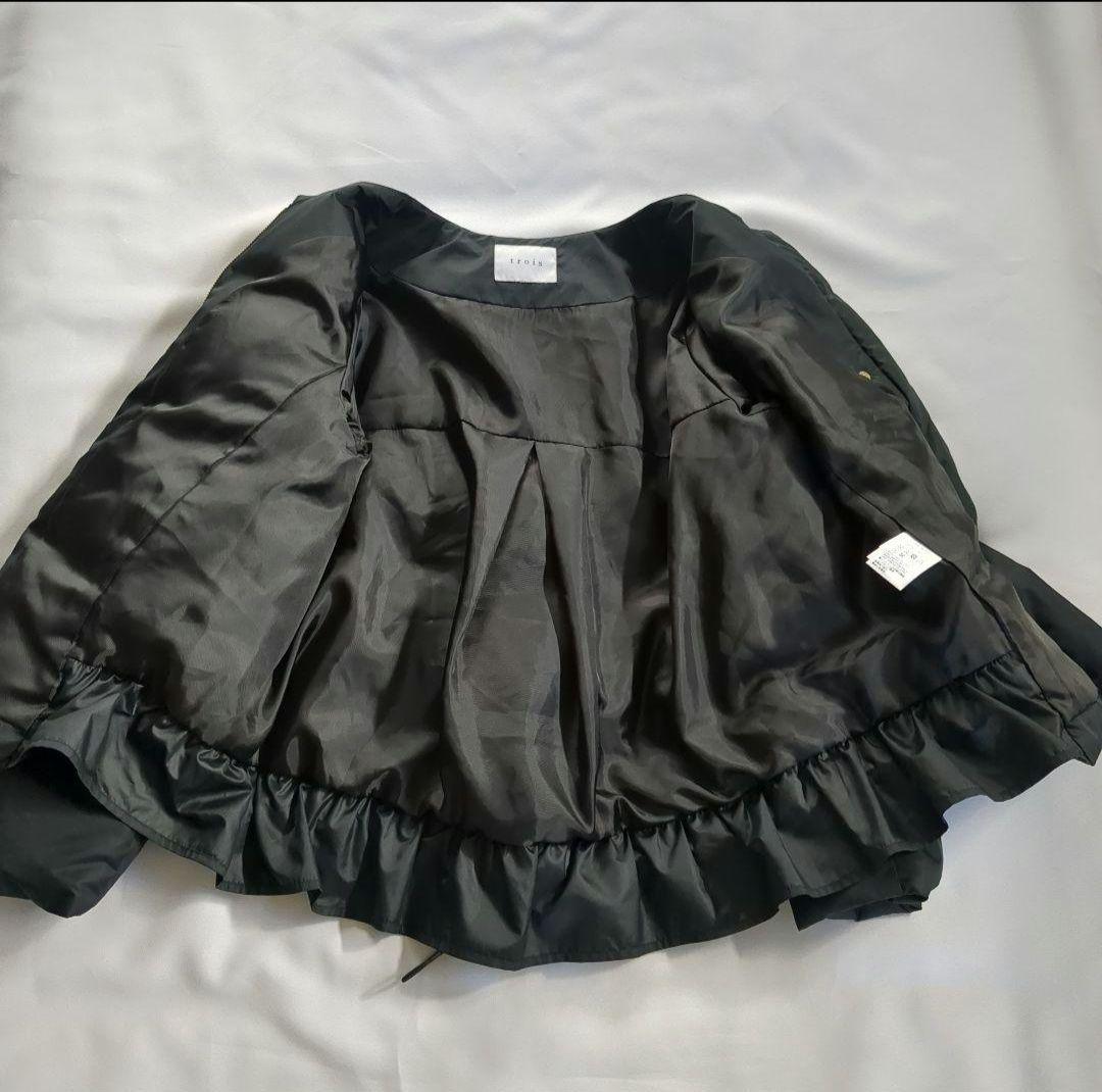 極美品 trois バックギャザー ペプラムダウンジャケット ゴールド金具