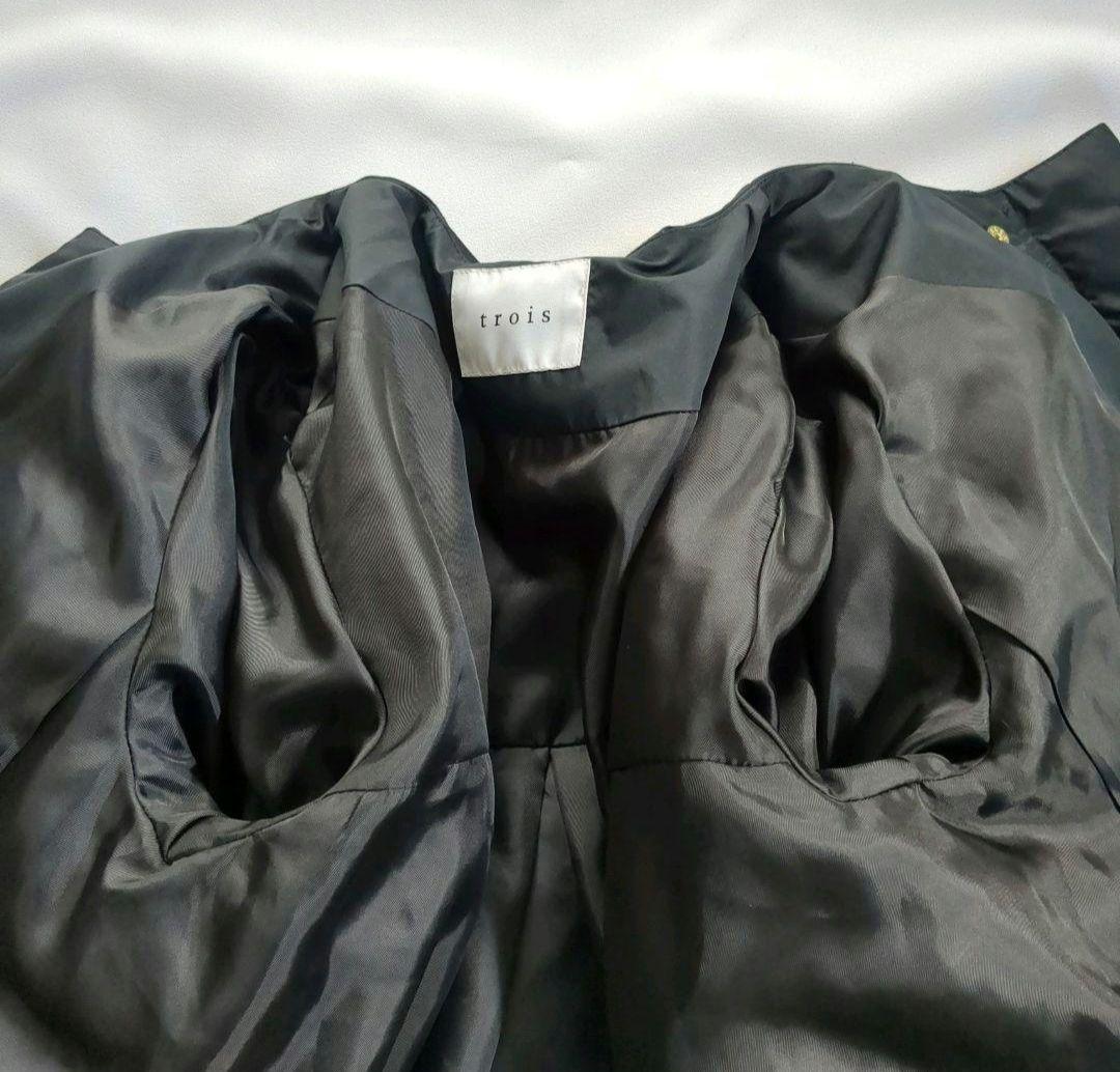 極美品 trois バックギャザー ペプラムダウンジャケット ゴールド金具