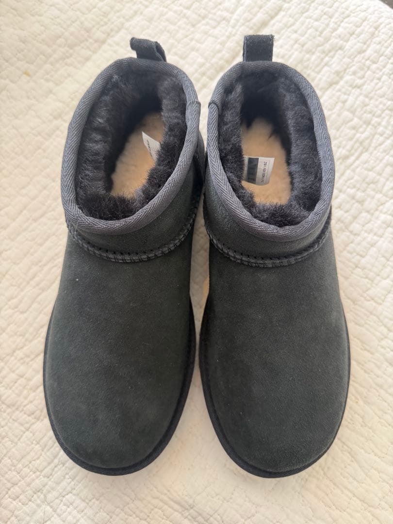 UGG クラシックウルトラミニ　24 新品未使用　ブラック