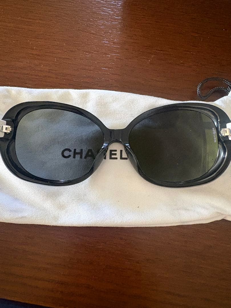 TANAKA 様限定⭐︎CHANEL ラウンド型サングラス ブラック ホワイト