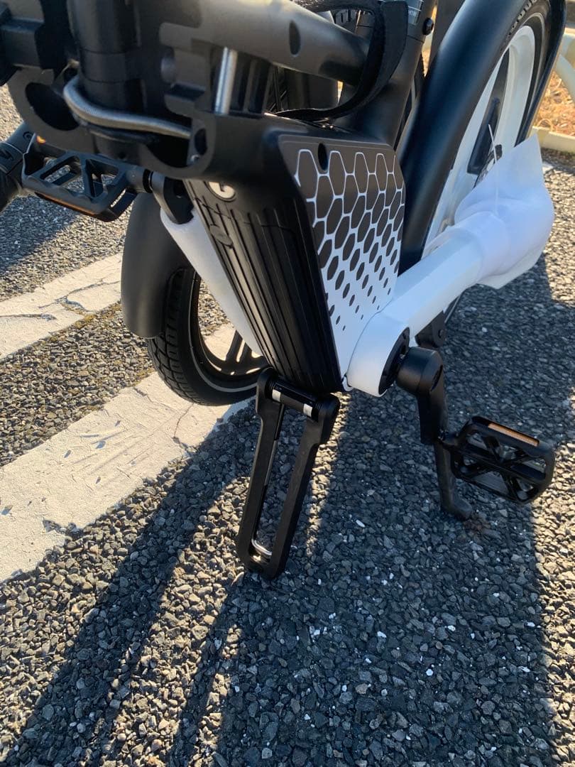 新品HONBIKE 電動アシスト自転車PLUS 黒白(カゴ、空気入れ付き)